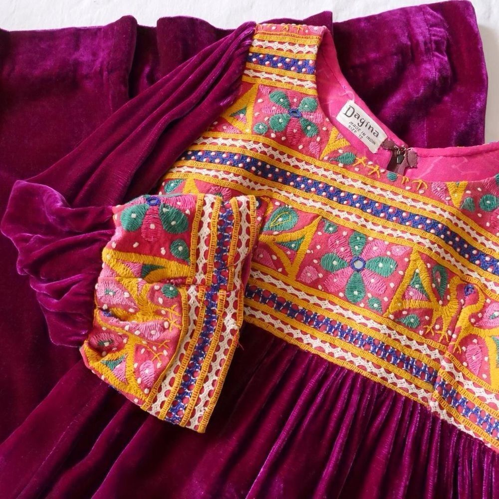 Beautiful rare 70s velvet‎ a embroidered maxi dress - Picture 4 of 11
